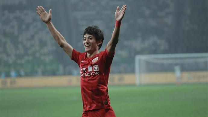 kaiyun-36 岁 “老黄忠” 王燊超再战一年，“带刀侍卫”靠啥关键时刻总能进球？