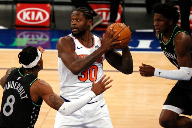 开云体育下载-尼克斯是否应该顶薪续约兰德尔？联盟GM意见不一