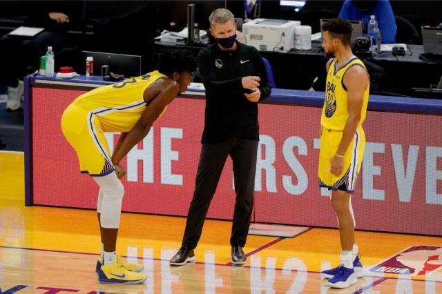 科尔：怀斯曼替补表现出色 勇士想提高他得打出来